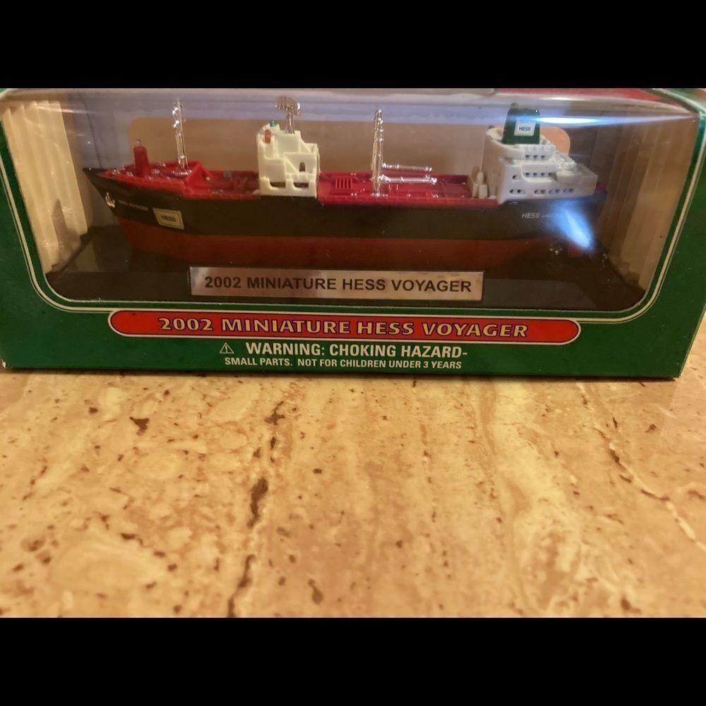 Hess New in Box Voyager Red Boat 2002 New In Box - Picture 3 of 5